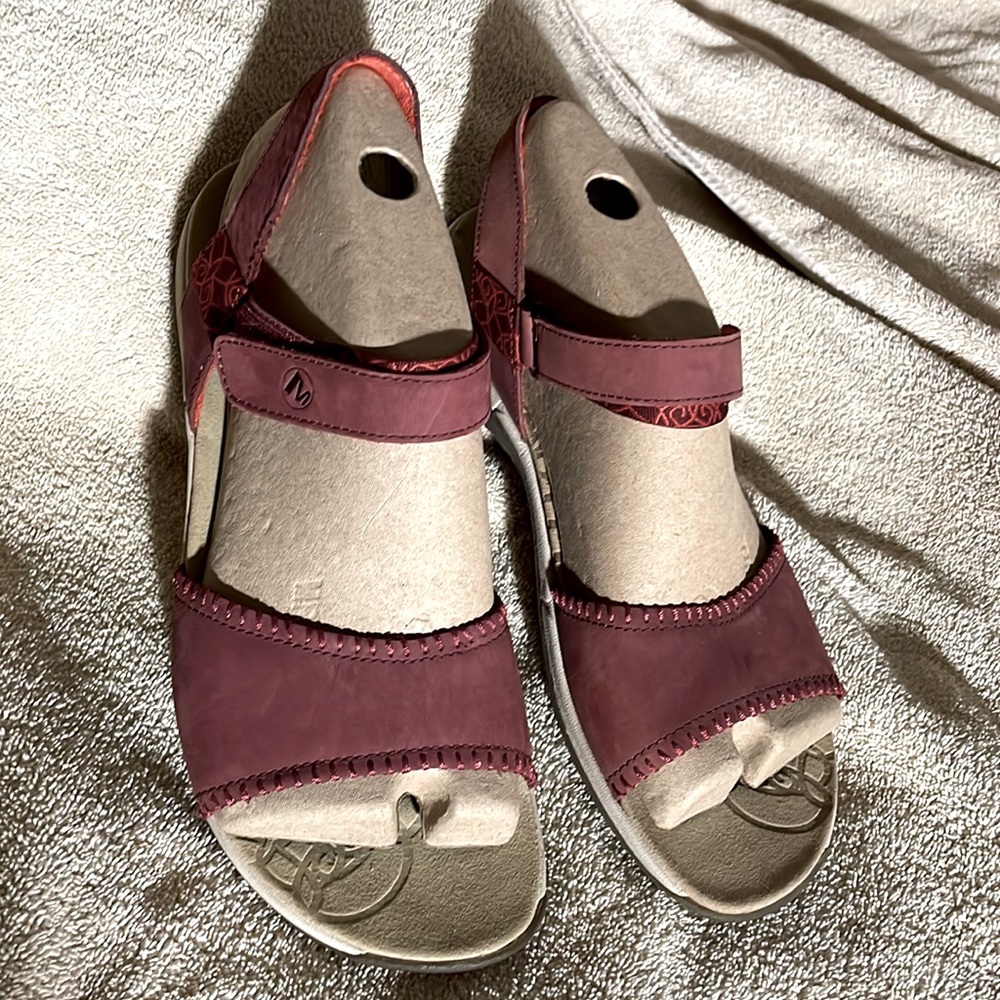 Merrell Air Cushion Sandals in a beautiful wine color. Sz 11m